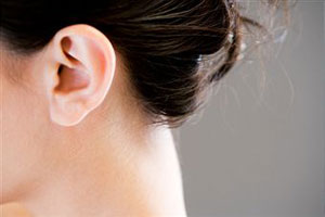 женское ухо
