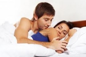 мужчина и женщина в постели