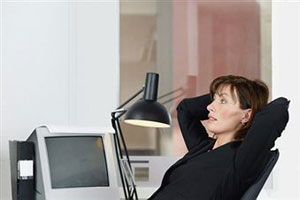 Женщина лениться на работе