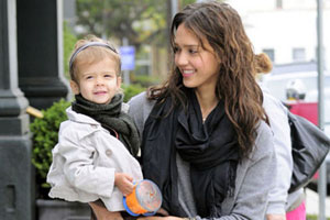 Джессика Альба с дочкой