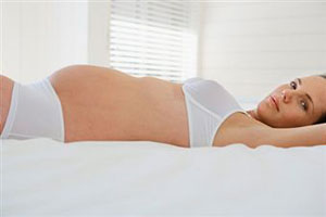 Беременная женщина отдыхает