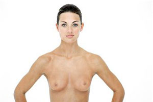 Женщина с обнаженной грудью