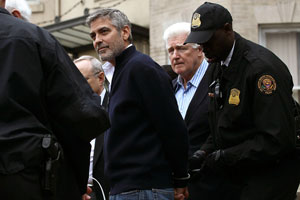 Джордж Клуни был арестован 