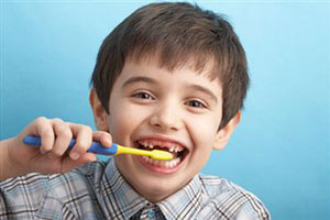 Ееобходимо чистить зубы с момента появления первого зуба