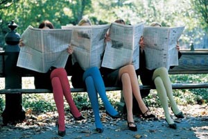 Девушки в разноцветных колготках