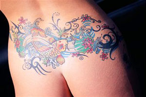 Татуировки цветные выцветают