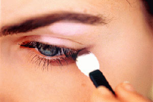 Мягкий <a href='http://www.raut.ru/article/molodezhnij_makijazh.html'>макияж</a> для спокойных женщин