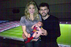 Шакира с мужем и ребенком