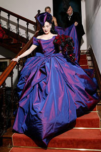 Сине-фиолетовое свадебное платье Диты фон Тиз 