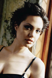 Анджелина Джоли с короткими волосами