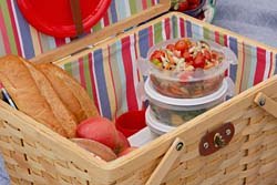 Продукты в корзинке
