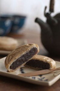 Половинки печенья с начинкой