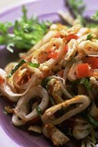 Салат из колечков кальмаров
