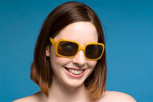 Девушка в солнцезащитных очках