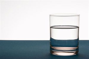 Вода в стакане