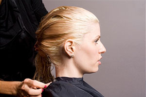 Обесцвечивание волос в салоне