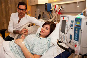 Беременная женщина в больничной палате