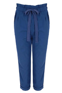 Ярко-голубые брюки с завышенной талией и зауженными книзу штанинами