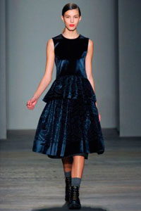 Бархатное черно-синее платье от известной марки Marc Jacobs