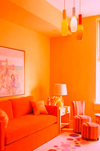 Оранжевый цвет в гостинной