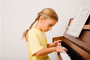 Девочка на пианино