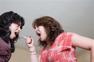 Девушки ссорятся из-за зависти