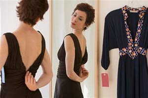 женщина в платье