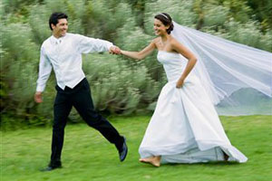 Весеннюю свадьбу можно проводить на свежем воздухе