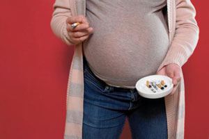 Отрицательным образом никотин сказывается на беременной женщине