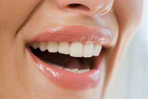 Зубы можно отбелить в домашних условиях