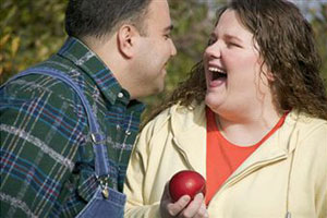 Мужчина и женщина разговаривают