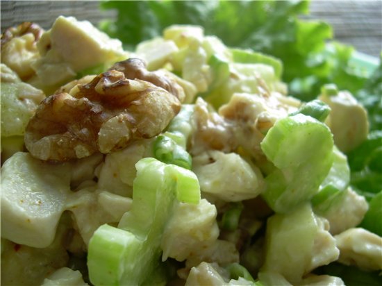 салат куриный с яблоками. салат с капустой и яблоком. салат из курицы с сельдереем и яблоком. салат с сельдереем и грецкими орехами. сельдерей грецкий орех.