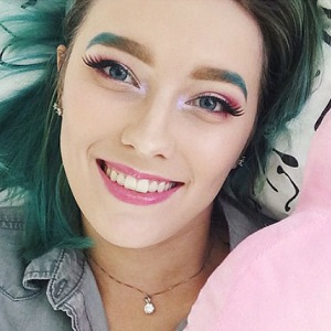 novyy_vitok_ombre_tsvetnoy_gradient_na_brovyakh.jpg