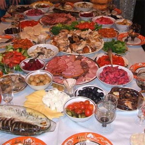 uchenye_nashil_vzaimosvyaz_mezhdu_appetitom_i_razmerami_stola.jpg