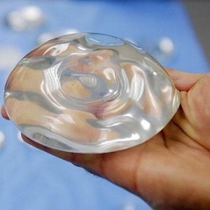 eksperty_ne_mogut_ponyat_opasny_ili_net_silikonovye_implantaty.jpg