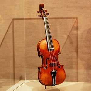 zvuk_skripok_stradivari_obuslovlen_proizvodstvennoy_oshibkoy.jpg